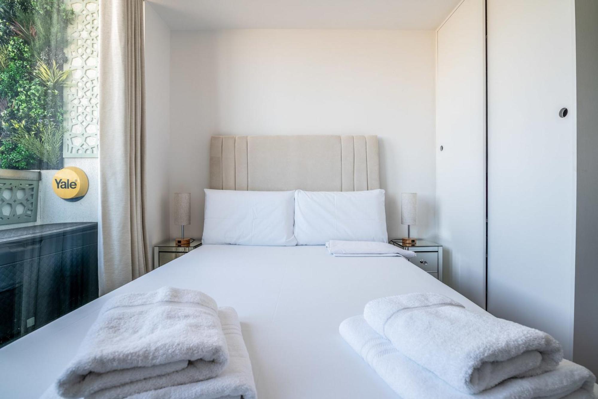 Canary Wharf Retreat With Free Secure Parking Лондон Экстерьер фото