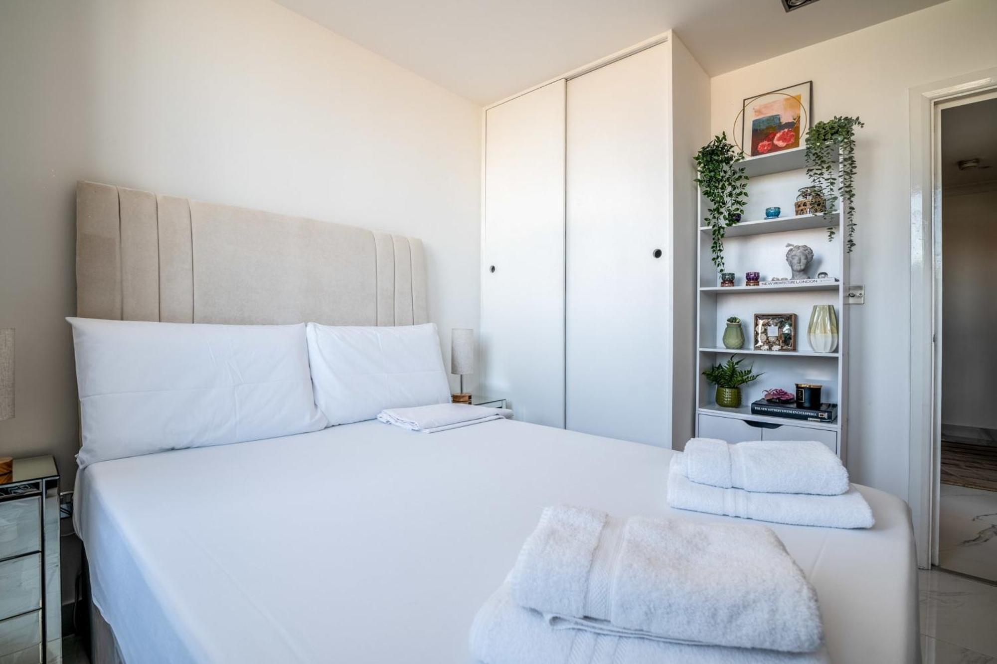 Canary Wharf Retreat With Free Secure Parking Лондон Экстерьер фото