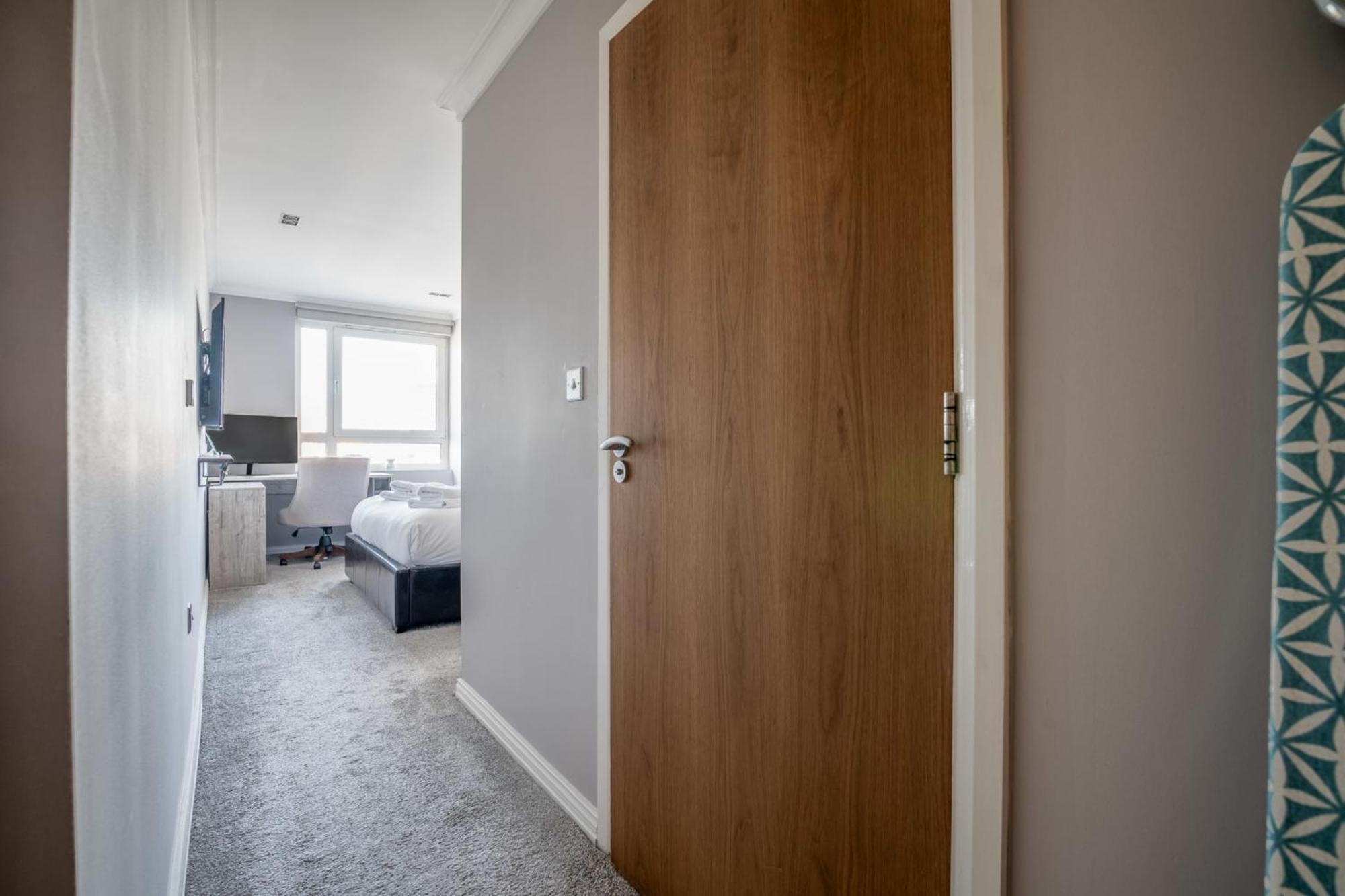 Canary Wharf Retreat With Free Secure Parking Лондон Экстерьер фото