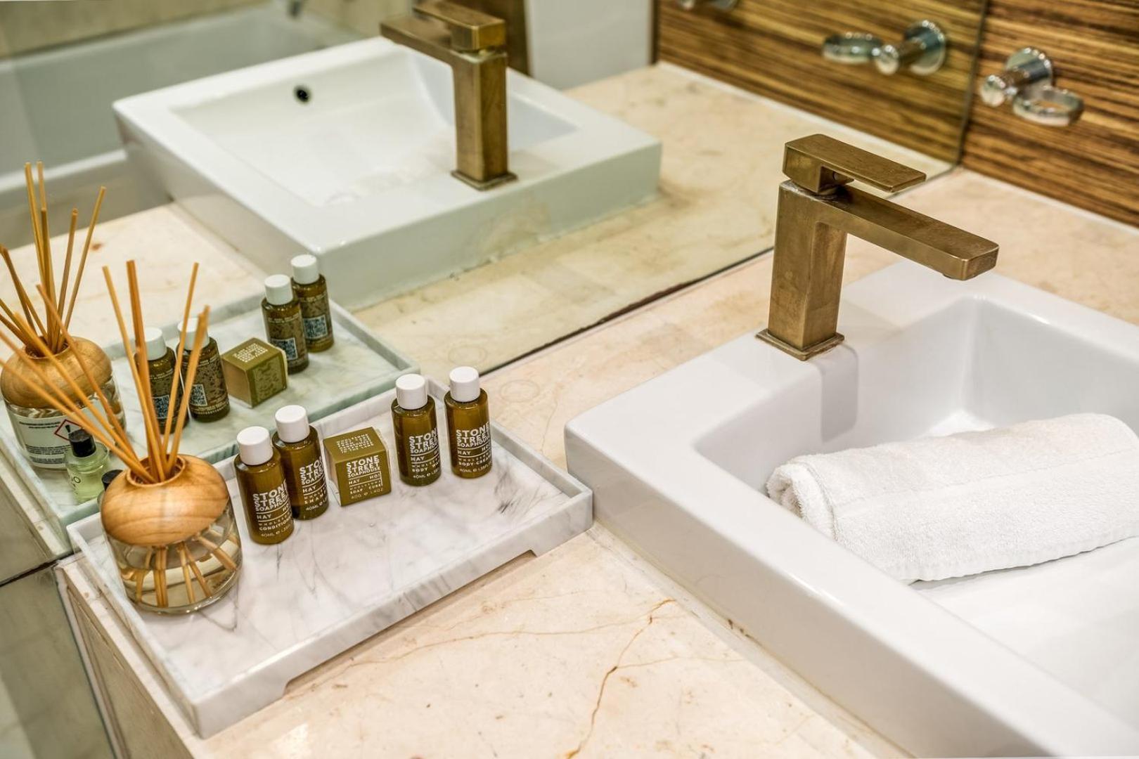 Canary Wharf Retreat With Free Secure Parking Лондон Экстерьер фото