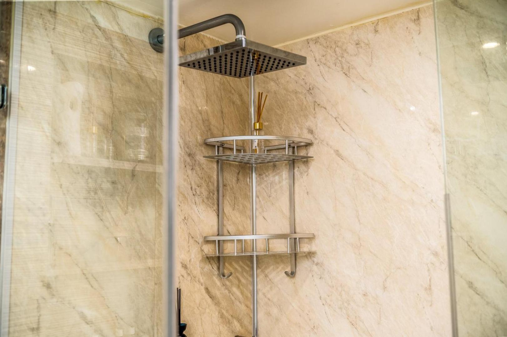 Canary Wharf Retreat With Free Secure Parking Лондон Экстерьер фото